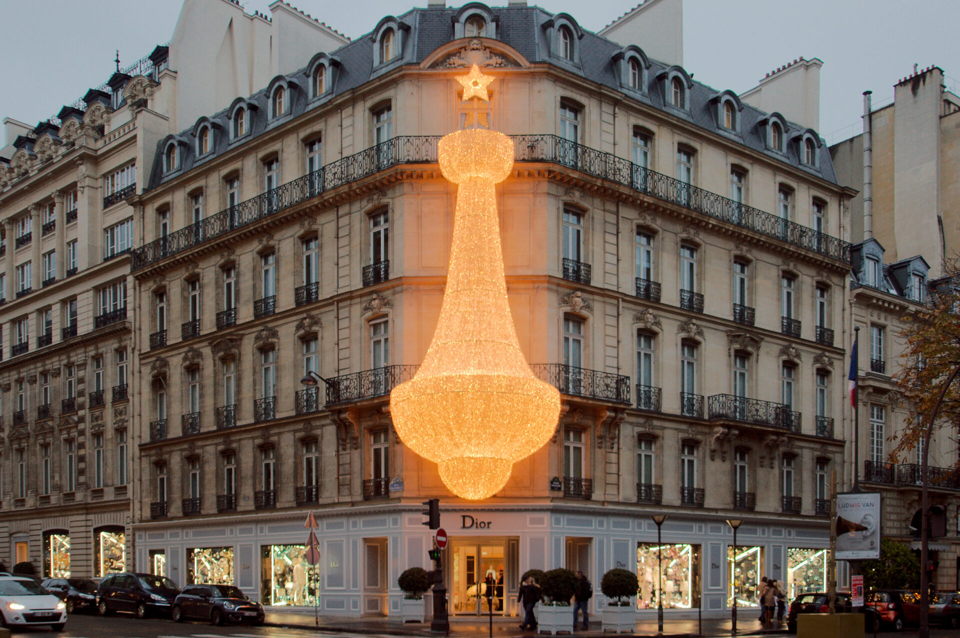 Décorations de Noel de la boutique Dior avenue Montaigne à Paris