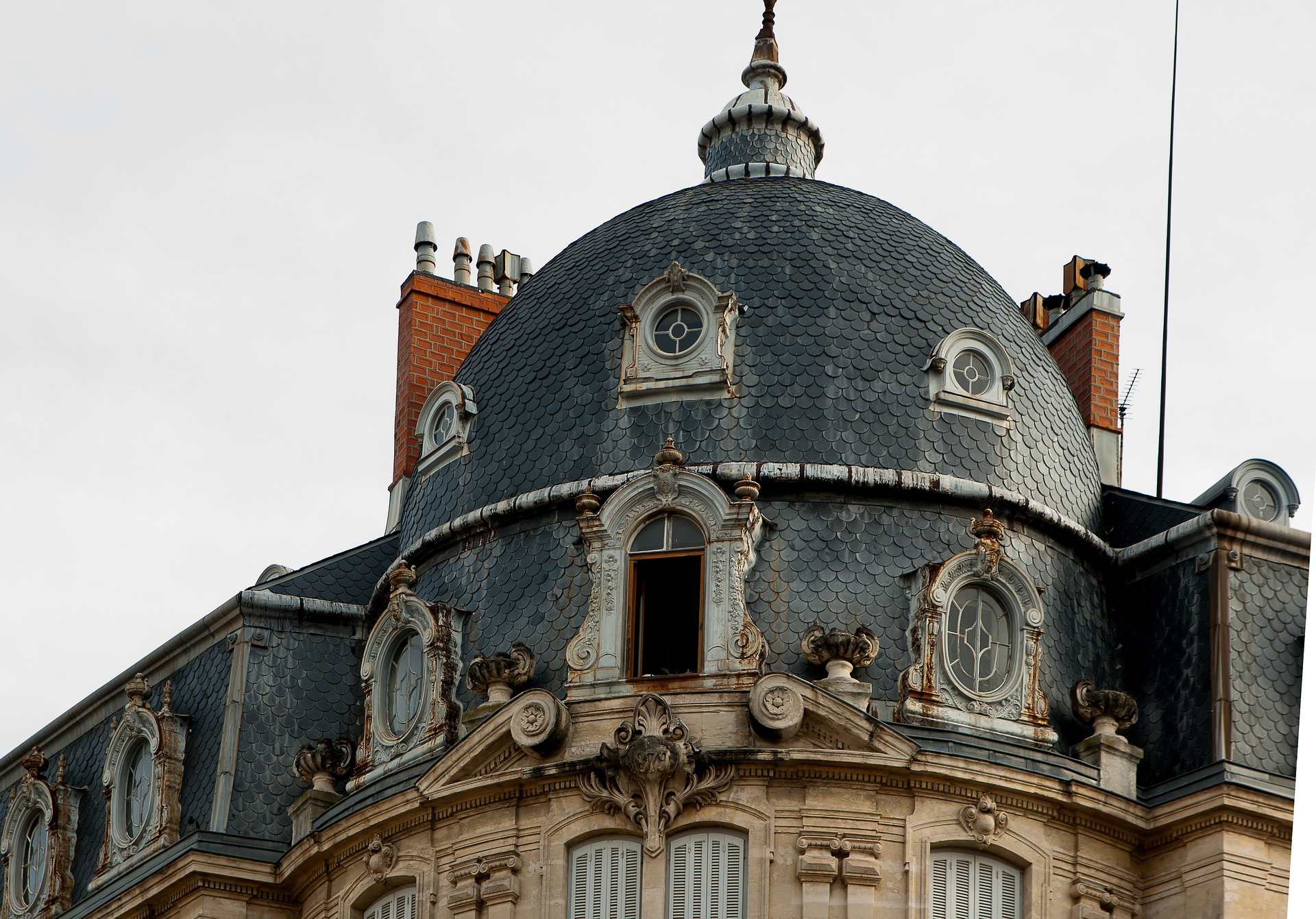 Bâtiment Montpellier toit en forme de coupole